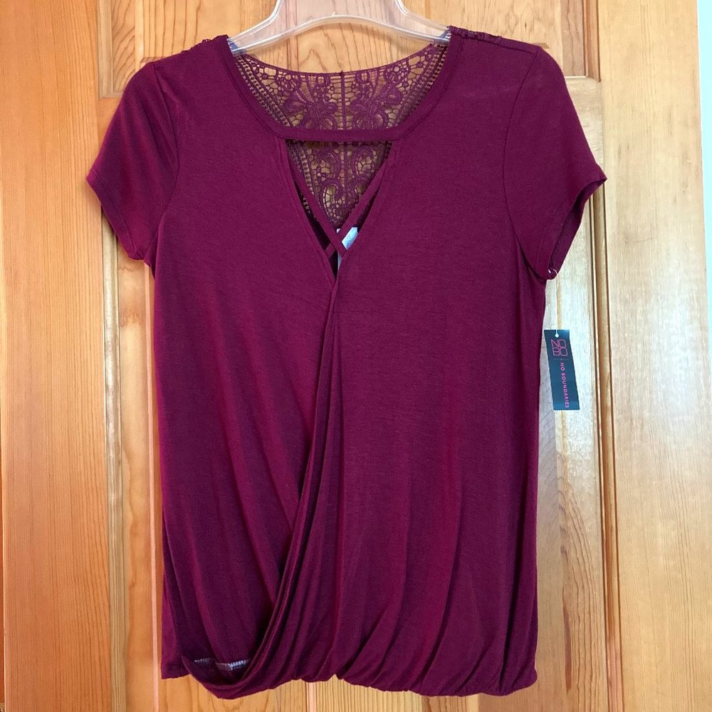 No Boundaries Burgandy Color Cut-Out Tee with Lace Back Detail Size Small (3-5)